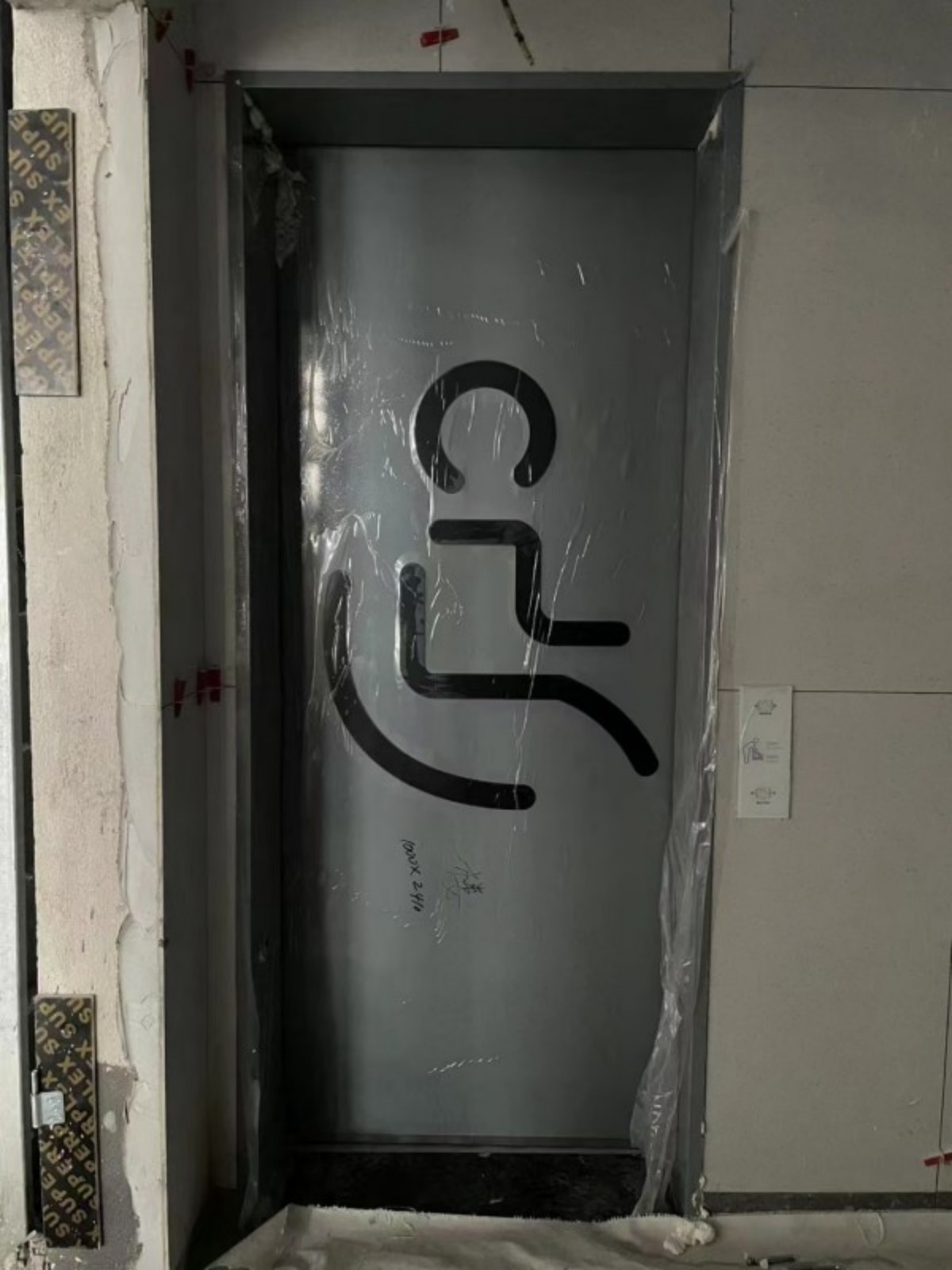 残卫自动门