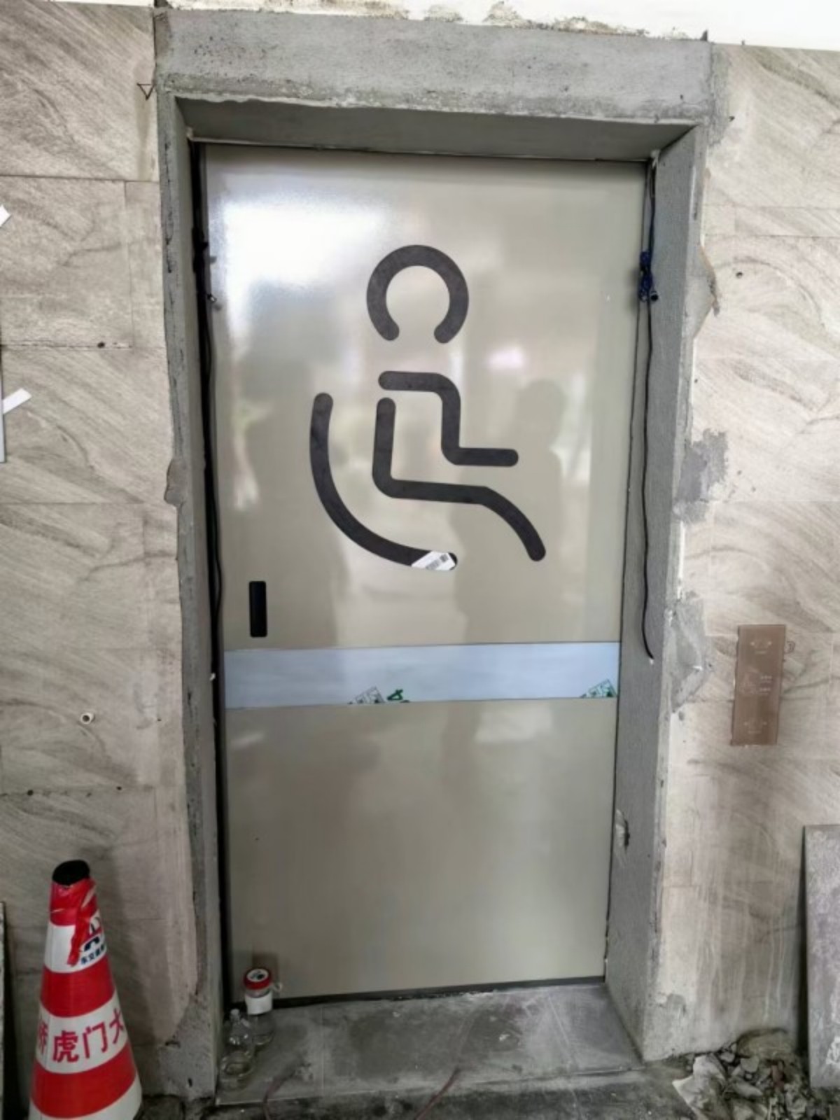 残卫自动门