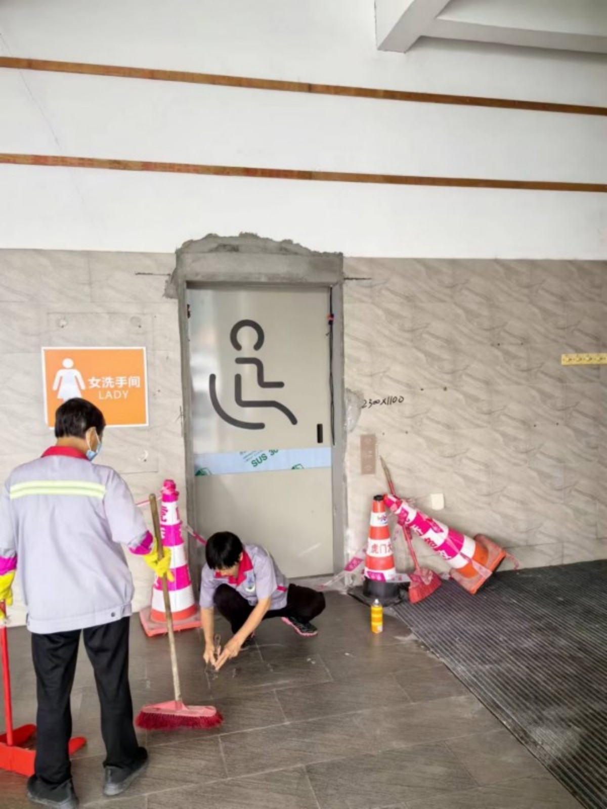 残卫自动门